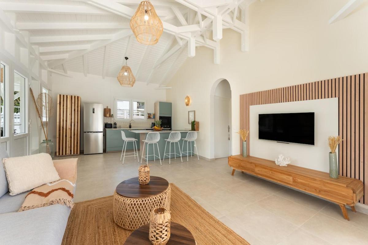 Villa Azura - Accès mer & piscine privée - B&B Le Moule