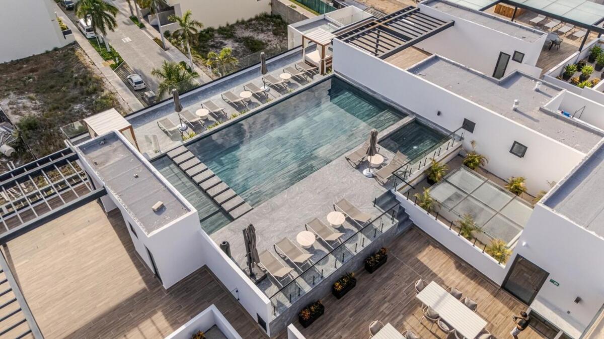 Luxury Retreat in Puerto Cancun with Rooftop Pool - Bed and Breakfast Cancun