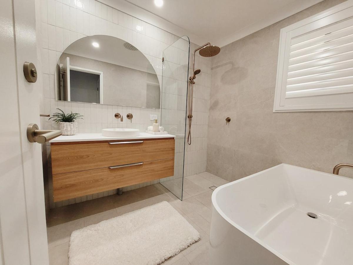 Charming Coastal Cottage Retreat - Bed and Breakfast Vincentia