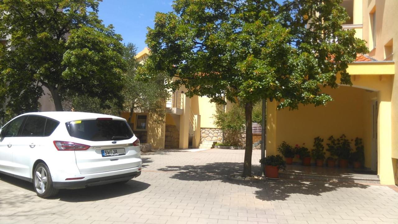 Apartments Zdenka - Bed and Breakfast Starigrad