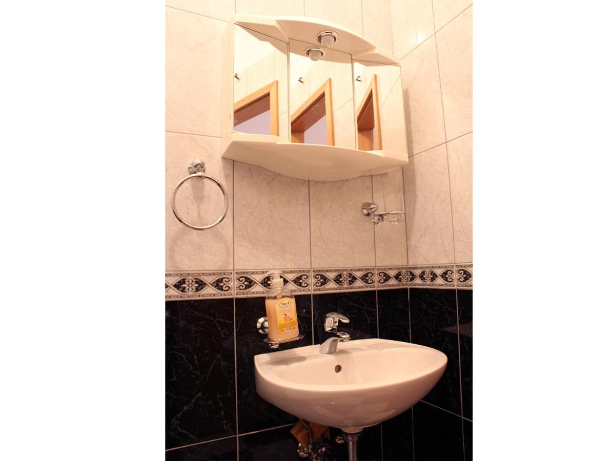 Studio (4 Adults)