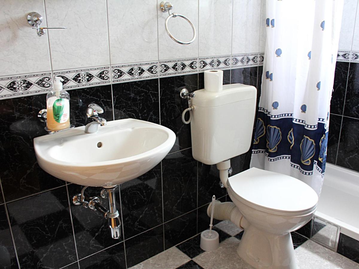 Apartment (3 Adults)