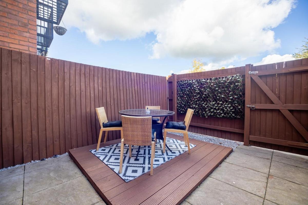 Canary House By RentMyHouse - Bed and Breakfast Hereford