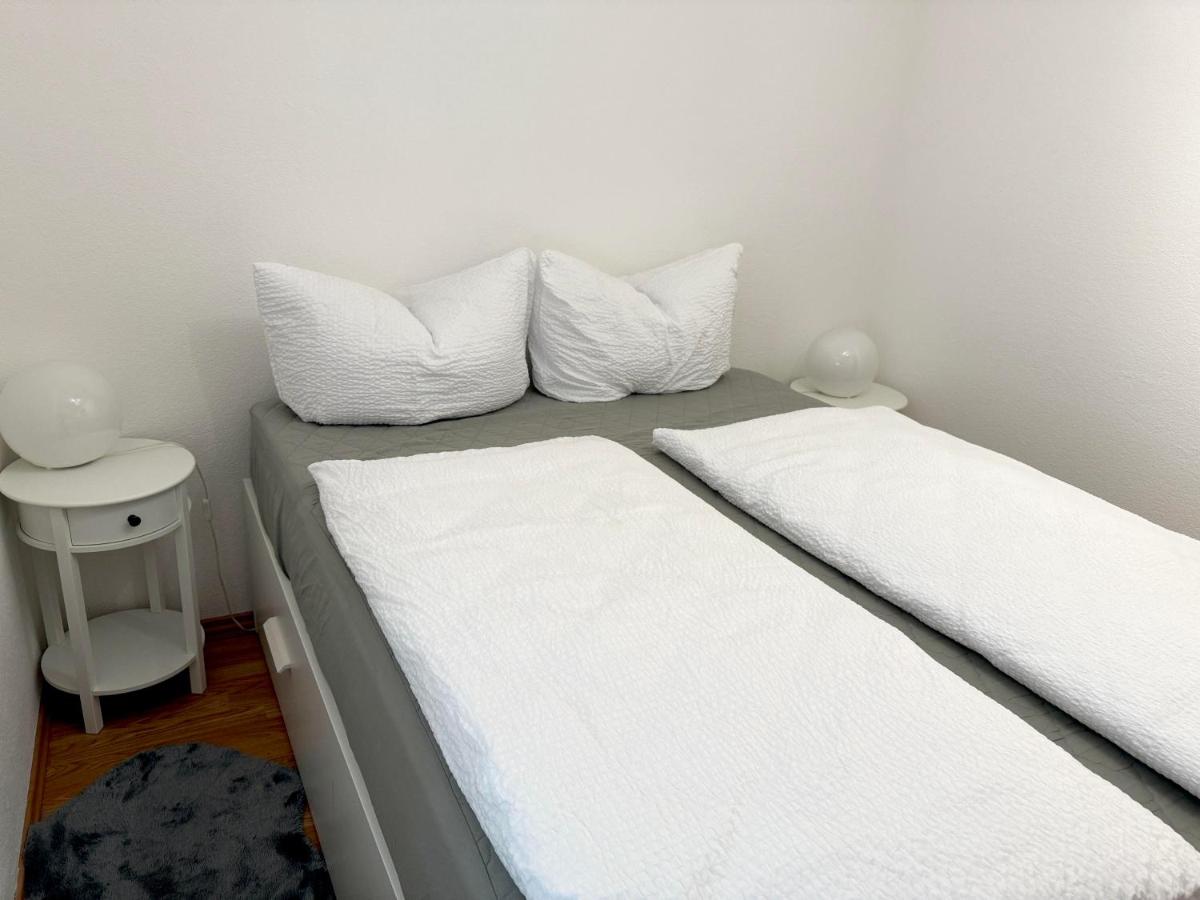 One-Bedroom Apartment with Bathroom