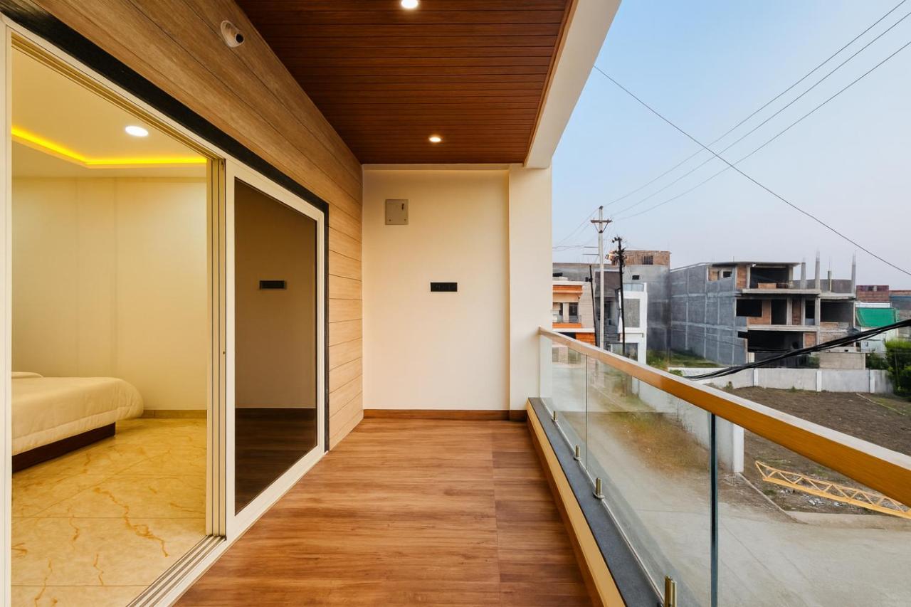 Home Escape Azure 3BHK Bunglow Near Apollo DB City - B&B Indore