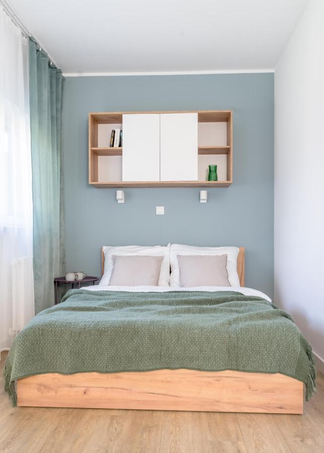 Jaworska One-Bedroom Apartment - ProperUNIT - B&B Wroclaw