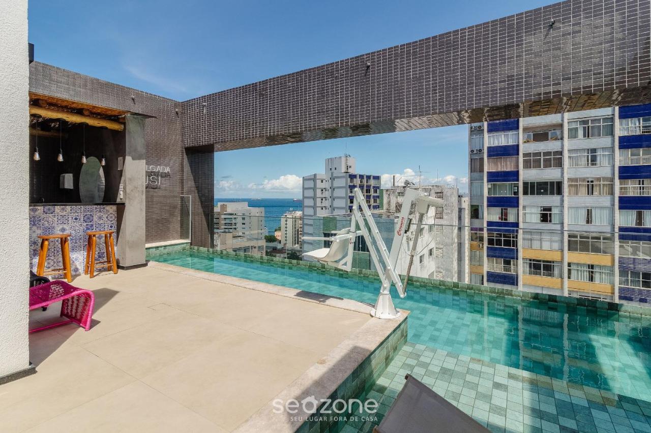 Aptos charmosos a 450m da Praia da Barra com rooftop e vista mar - PRV - B&B Salvador