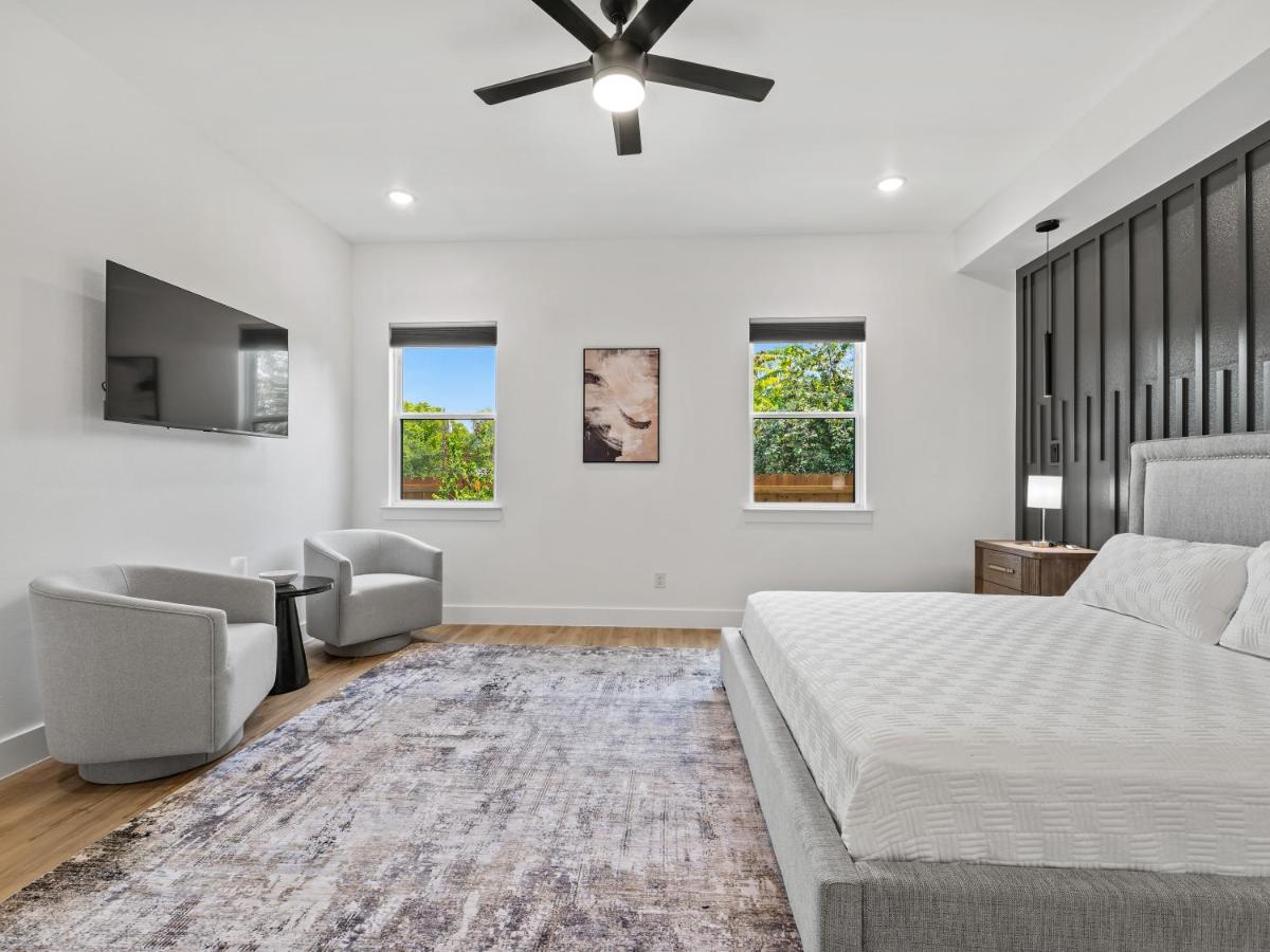 Bottom District Skyline Retreat - B&B Oak Cliff