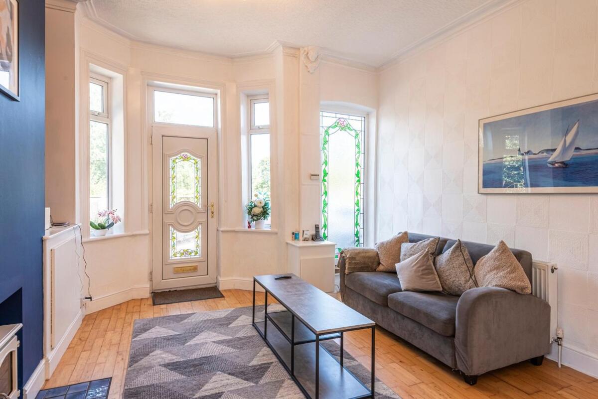 Spacious 3BR Home - Comfort & Convenience - B&B Manchester