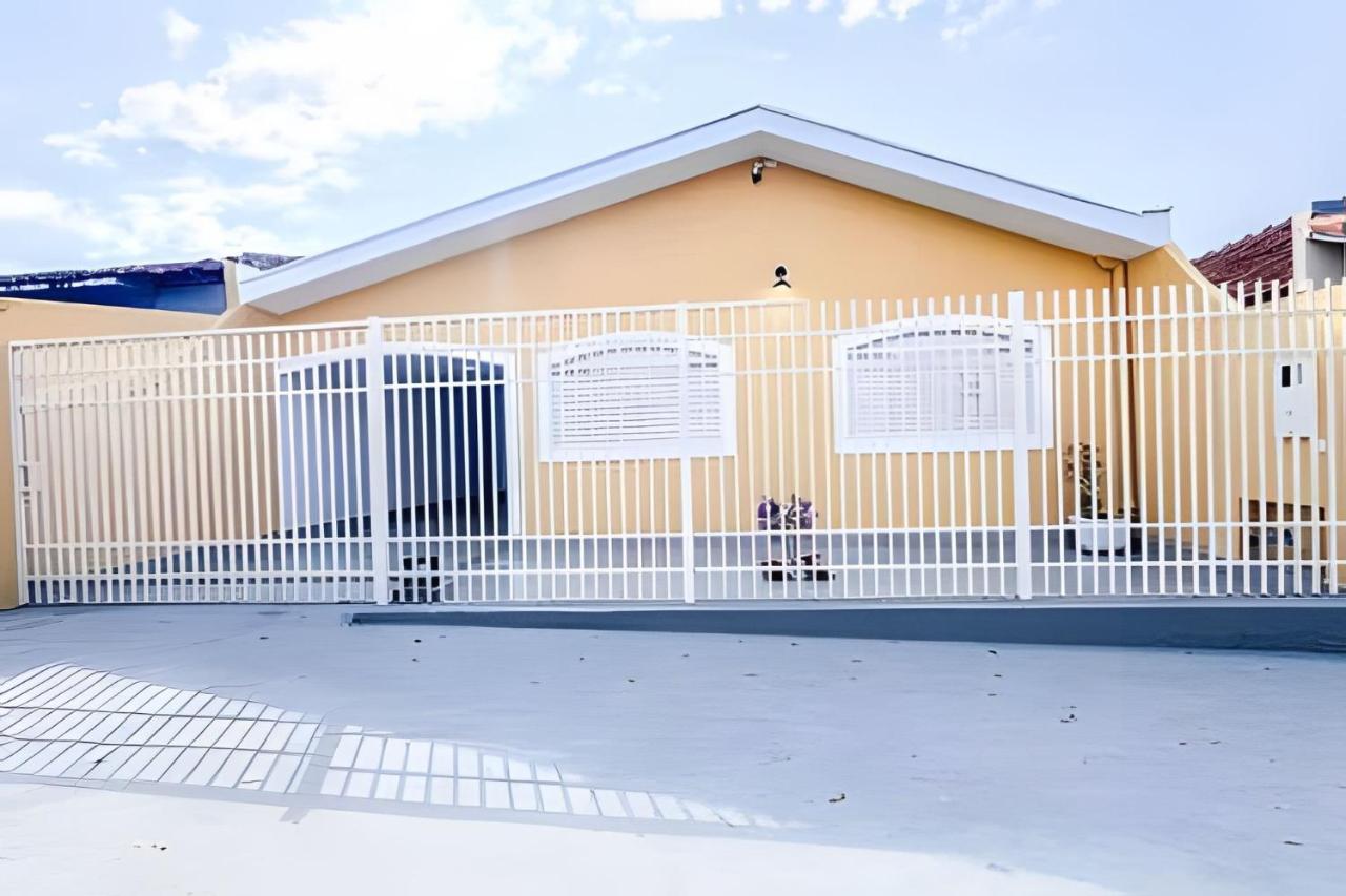 Casa completa, 3 quartos com ar e 2 vagas - B&B Ourinhos