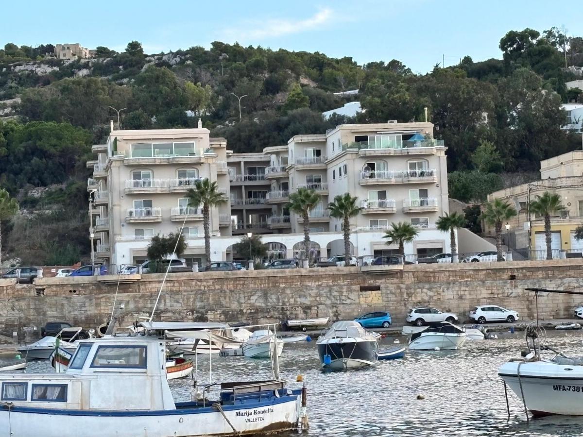 Stunning Seafront Apartment with spectacular sea views - Chambres d’hôtes San Pawl il-Baħar