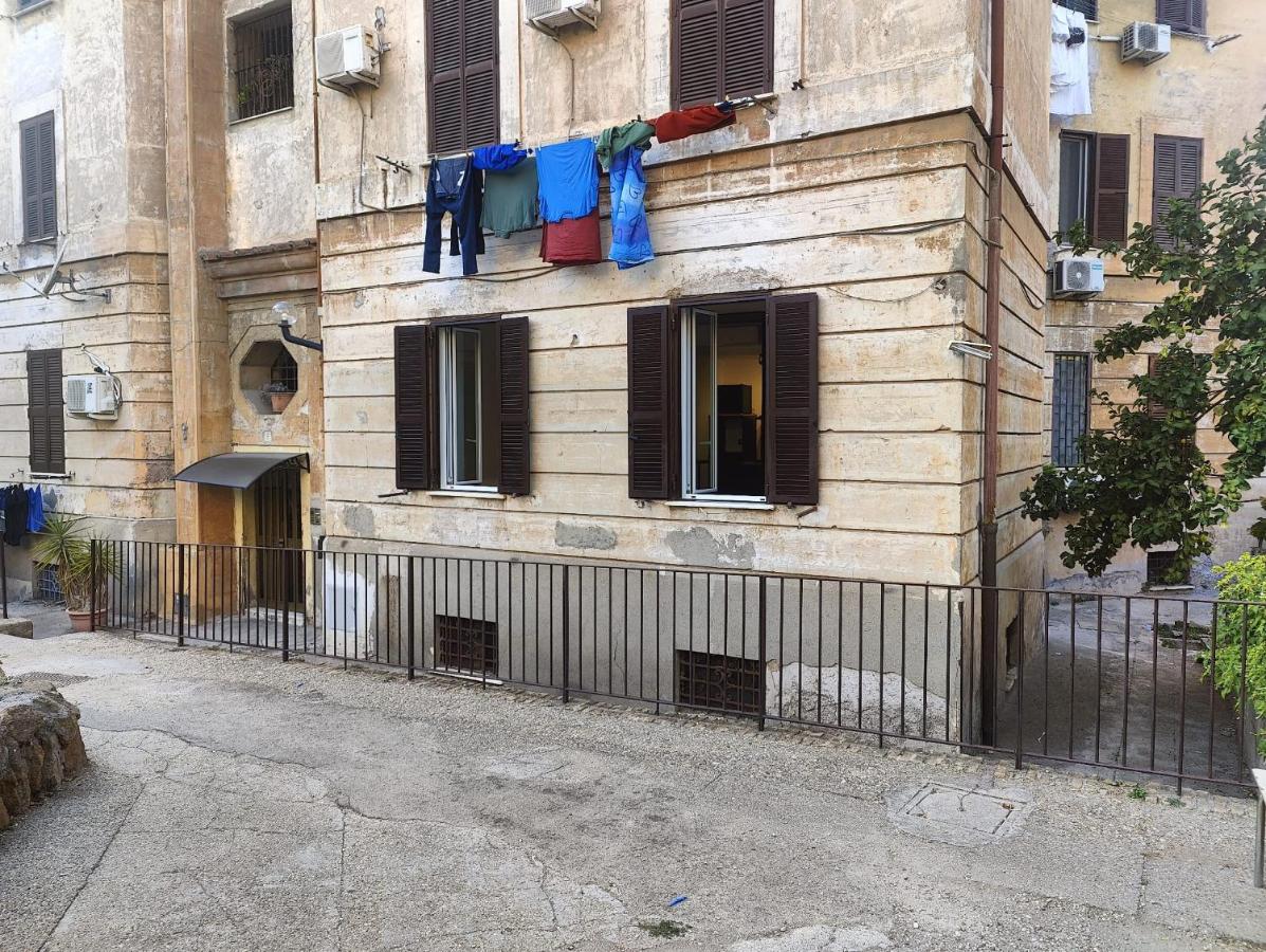 Lotto30 - Notes of history in Garbatella - B&B Roma