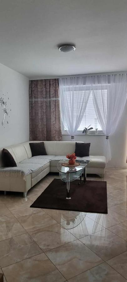 Ubytovanie v centre v apartmánovom dome ENZO s garážovým státím - B&B Piešťany