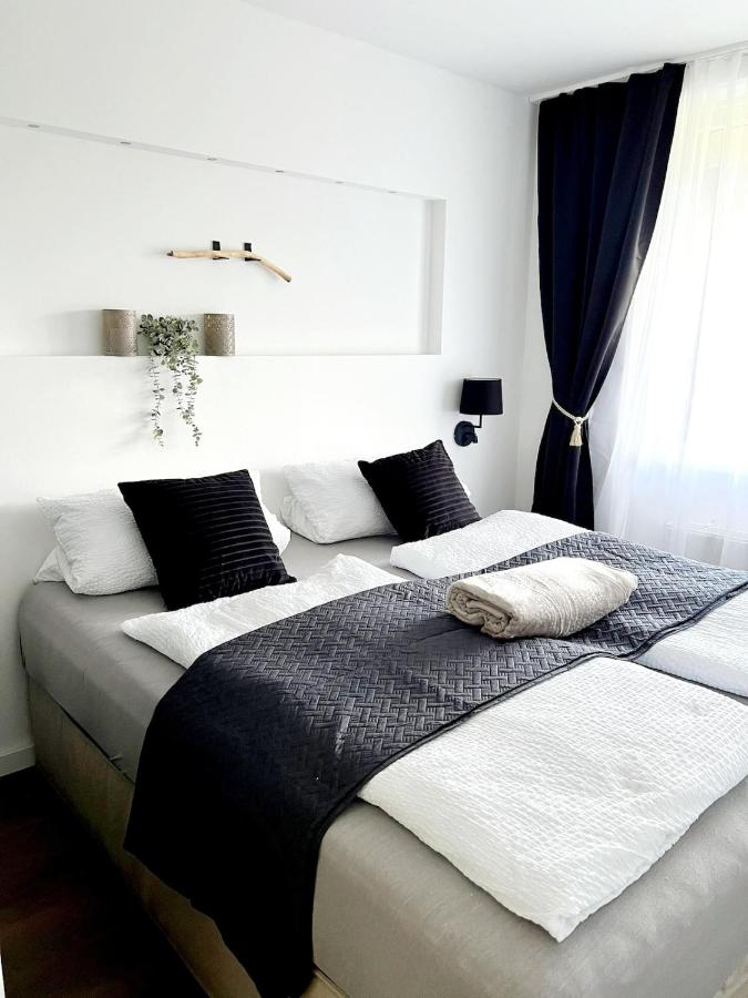 Travemünde Ruheoase mit Pool Sauna Parkplatz - B&B Rönnau