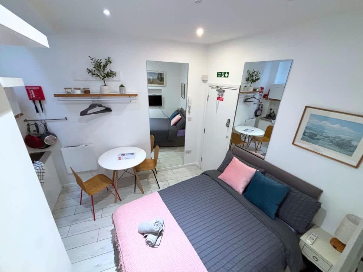 Charm Retreat in central Brighton- Studio Apartment with kitchenette - B&B Brighton