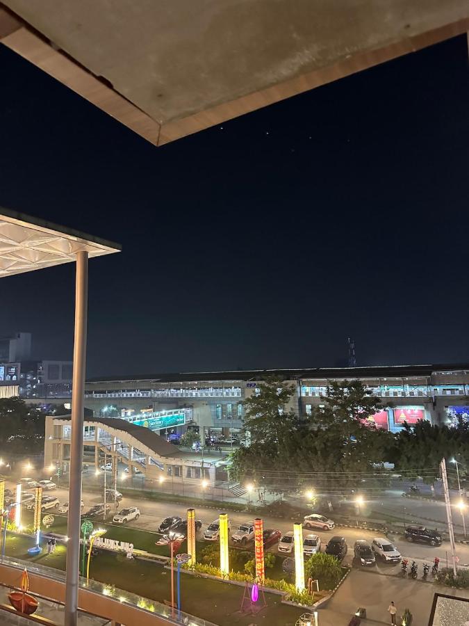 SunTwilight 5 star Luxury bnb near EXPOmart - B&B Greater Noida