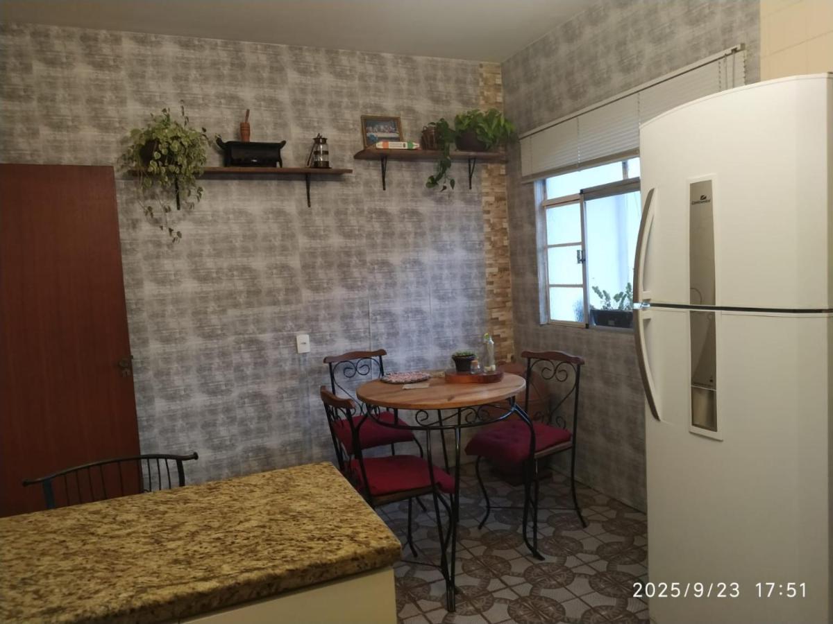 Apartamento com dois quartos, sala ampla, bem equipado - B&B São João del-Rei