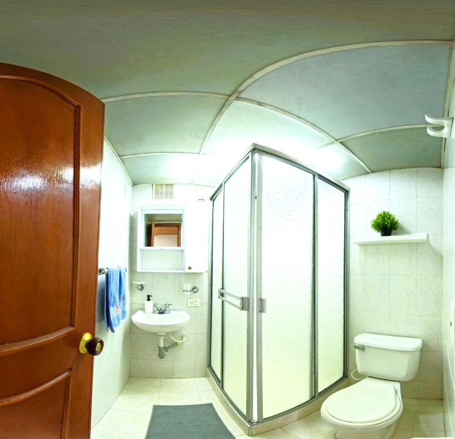 Camera Familiare con Bagno Privato