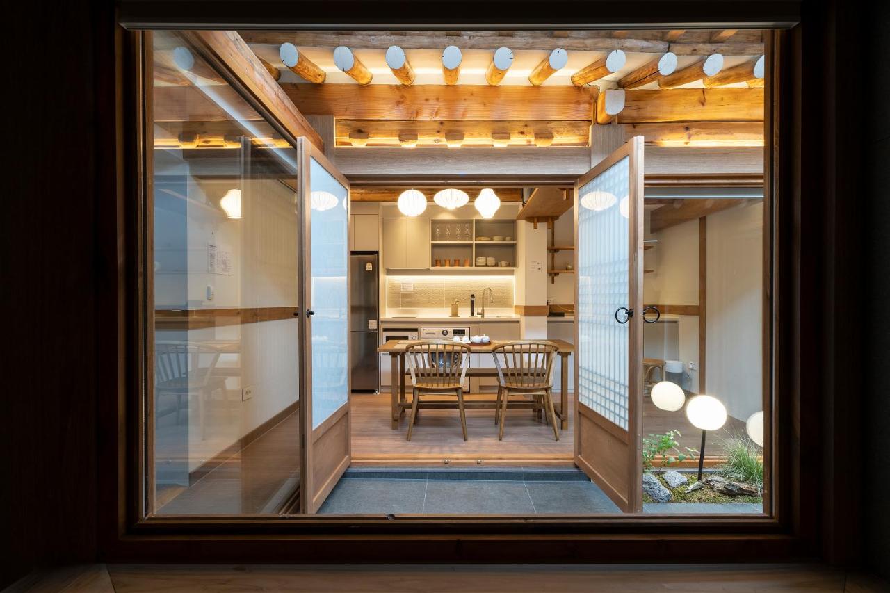 Luxury Hanok Graceful Haven - B&B Seul