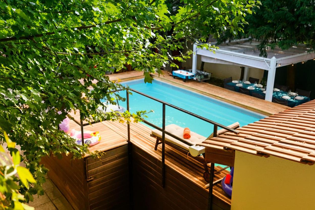 DnE VILLA- DISNEY-PARIS - HOLIDAYS HOUSE - MAISON DE VACANCES - PISCINE - POOL- 6 CHAMBRES- 6 SDB - 6 BEDROOMS - 6 BATHROOMS - B&B Gournay-sur-Marne