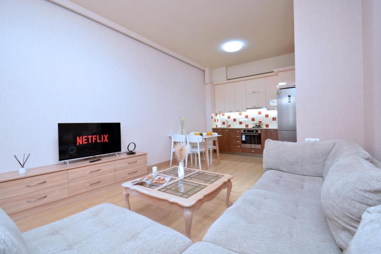 Cozy Modern Apartment with Balcony - Chambres d’hôtes Erevan