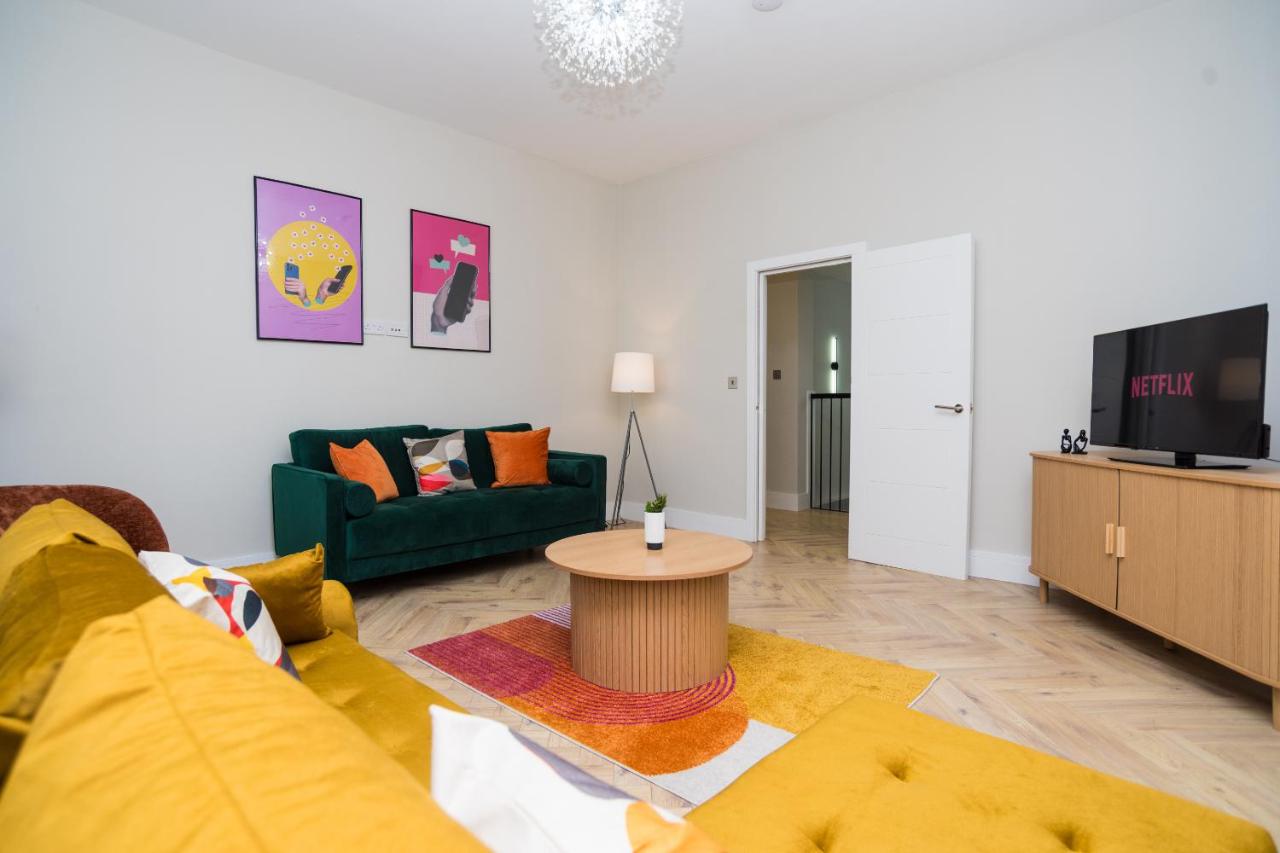 Birmingham 4 Bedroom Apartment - With Parking - Bed and Breakfast Birmingham