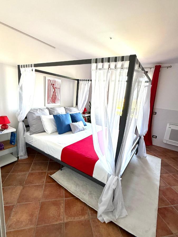 Kamer met Kingsize Bed en Uitzicht op Zee