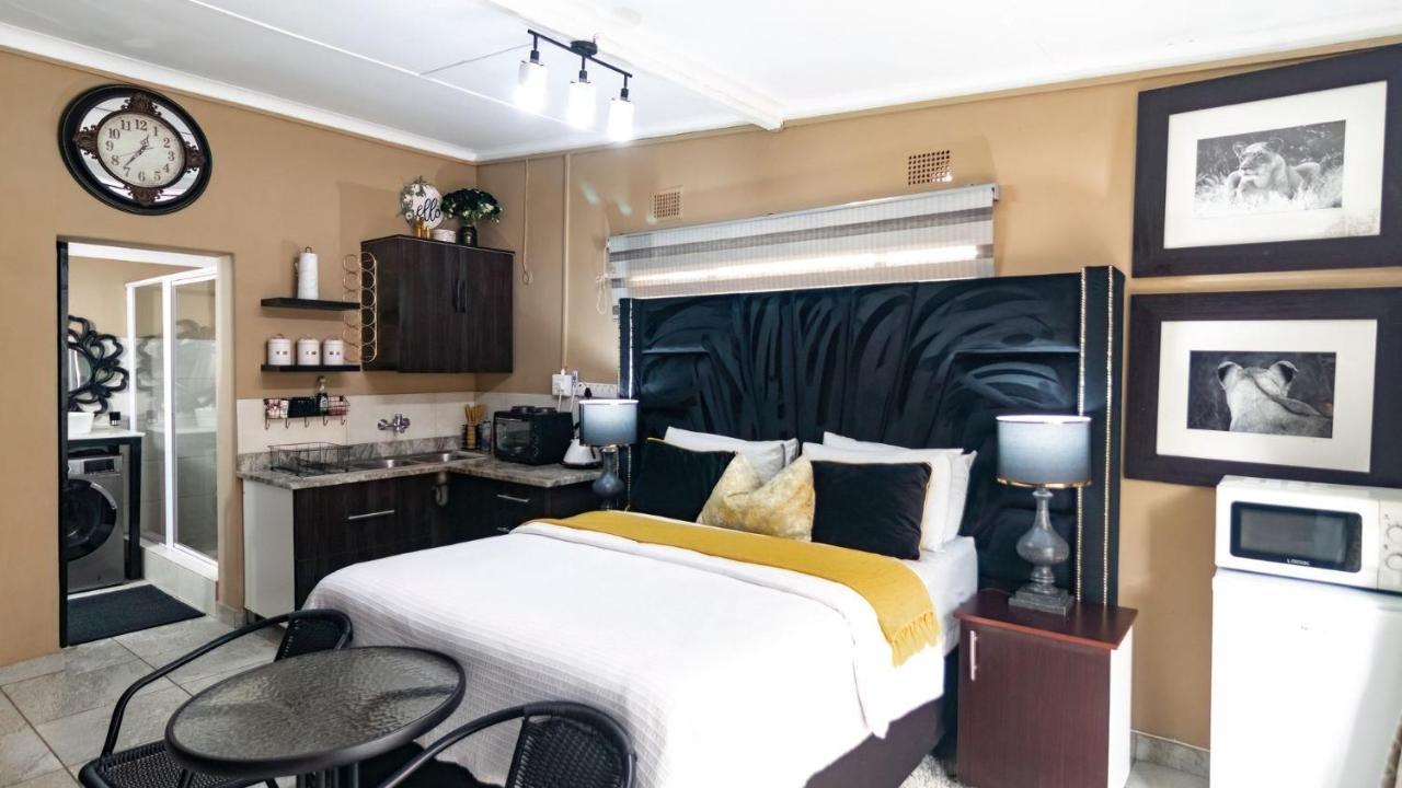 Deluxe Queen Suite