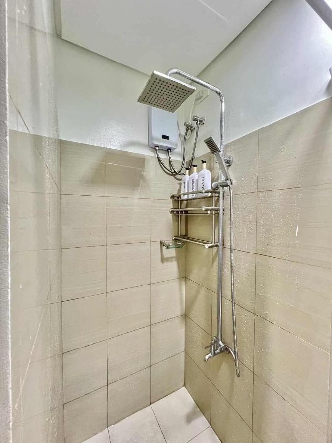 Lanzon Azure Urban Resort Staycation - Bed and Breakfast Manilla