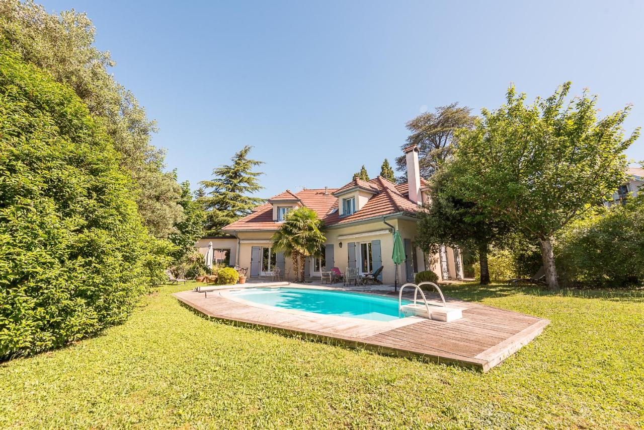 Villa Enfance - Piscine privée et proche Lac d'Annecy - Chambres d’hôtes Annecy