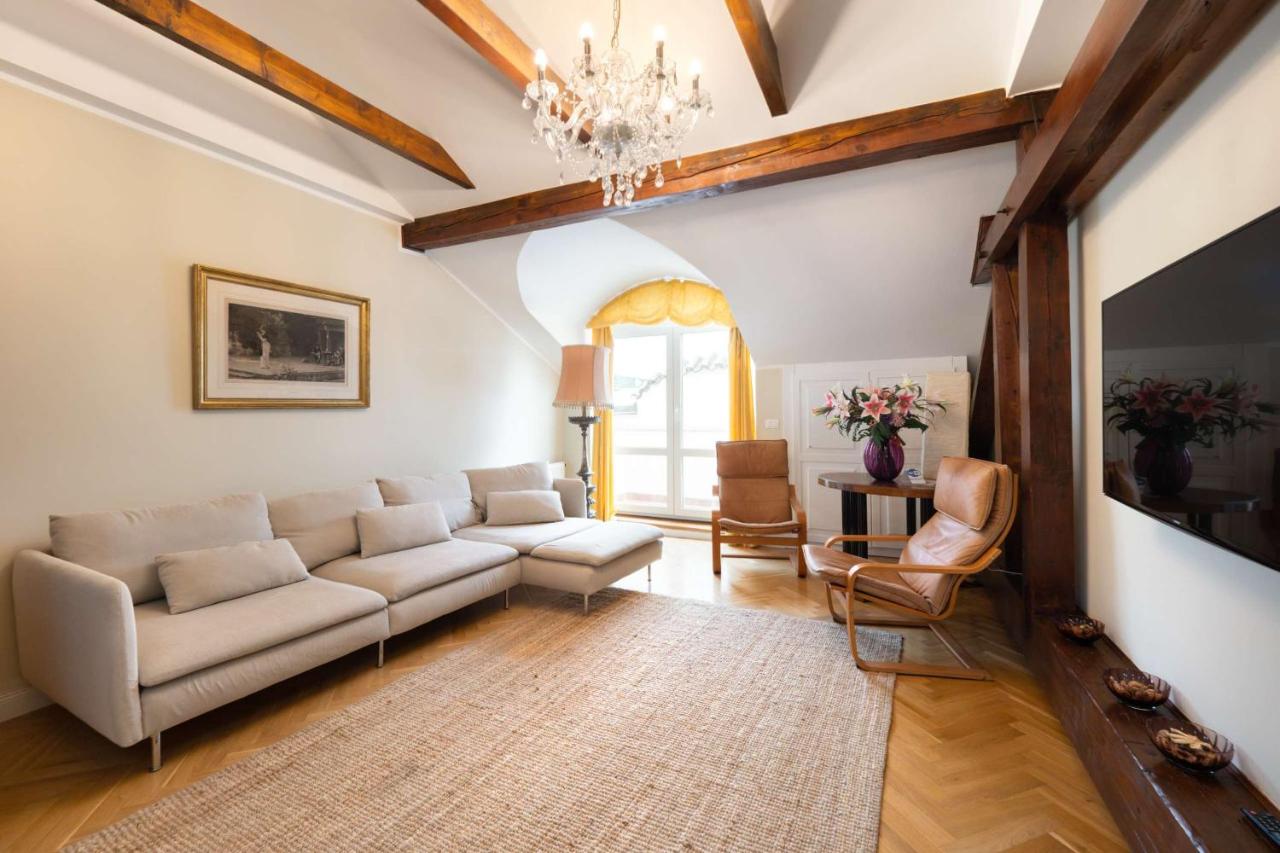 Charles Bridge Unique Maisonette - B&B Prague