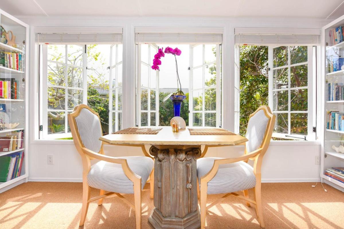 Charming Seashell Cottage Overlooking Garden - Bed and Breakfast San Diego