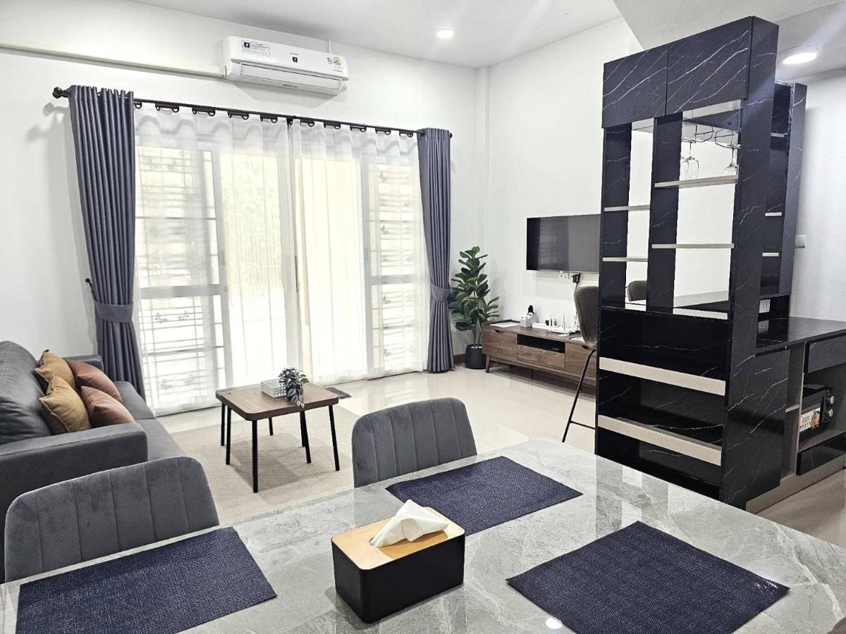 Hatyai Luxe Stay Private House for Families and Groups up to 8 Guests - Chambres d'hôtes Hat Yai