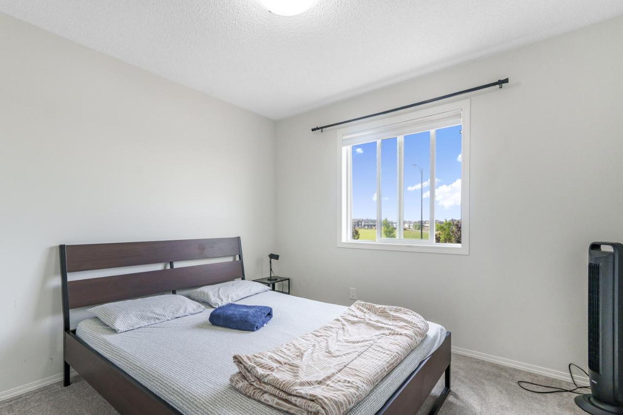 EasyStay - Close to Edmonton Airport, Shared Washroom - Ferienwohnung Edmonton