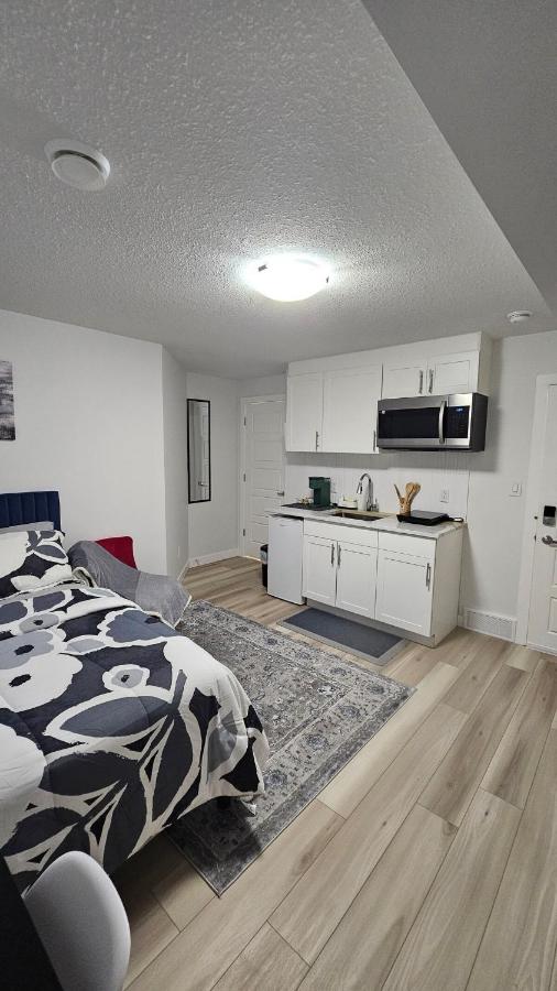 Welcome to Snug Spot - Cozy Studio in The Greens - B&B Regina