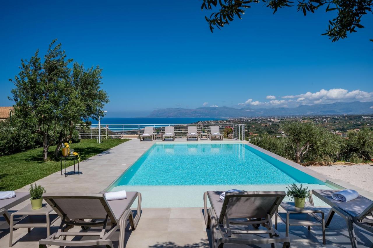 Villa Maria con piscina e vista mare 12 posti letto - B&B Castellammare del Golfo