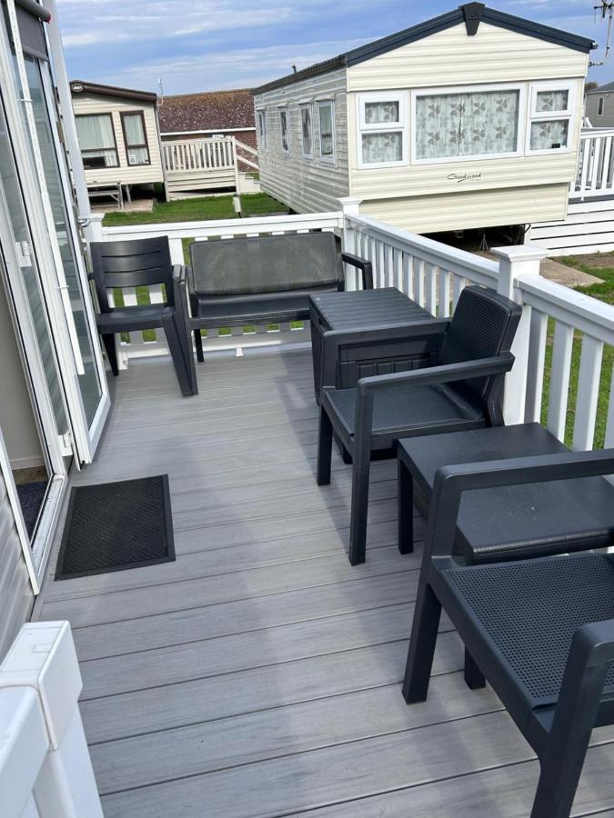 Sea Esta Beautiful 2 Bedroom Caravan At Sealbay Resorts, - Chambres d’hôtes Selsey