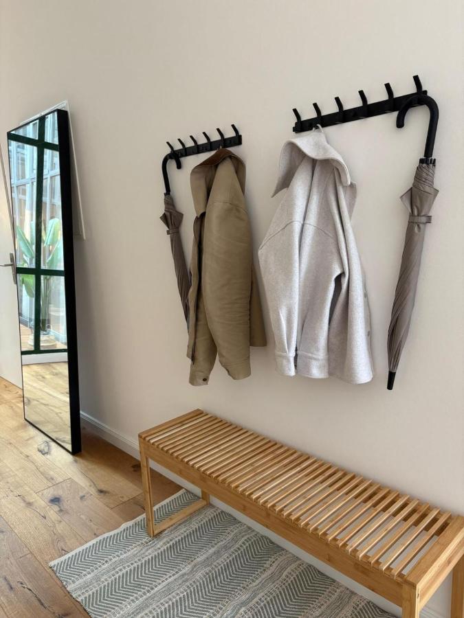 Luxeriöses 3 Zimmer Apartment l Terrasse l Küche l Balkon l Parkplatz l Netflix l 125 m2 - Chambres d’hôtes Wiesbaden