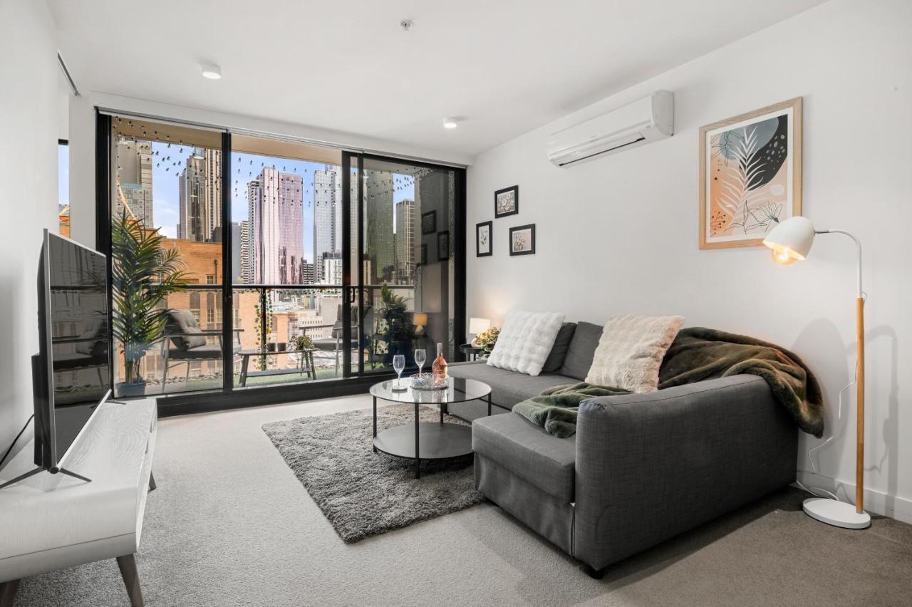 Modern CBD 2BR Free Parking & Stunning City Views - B&B Melbourne