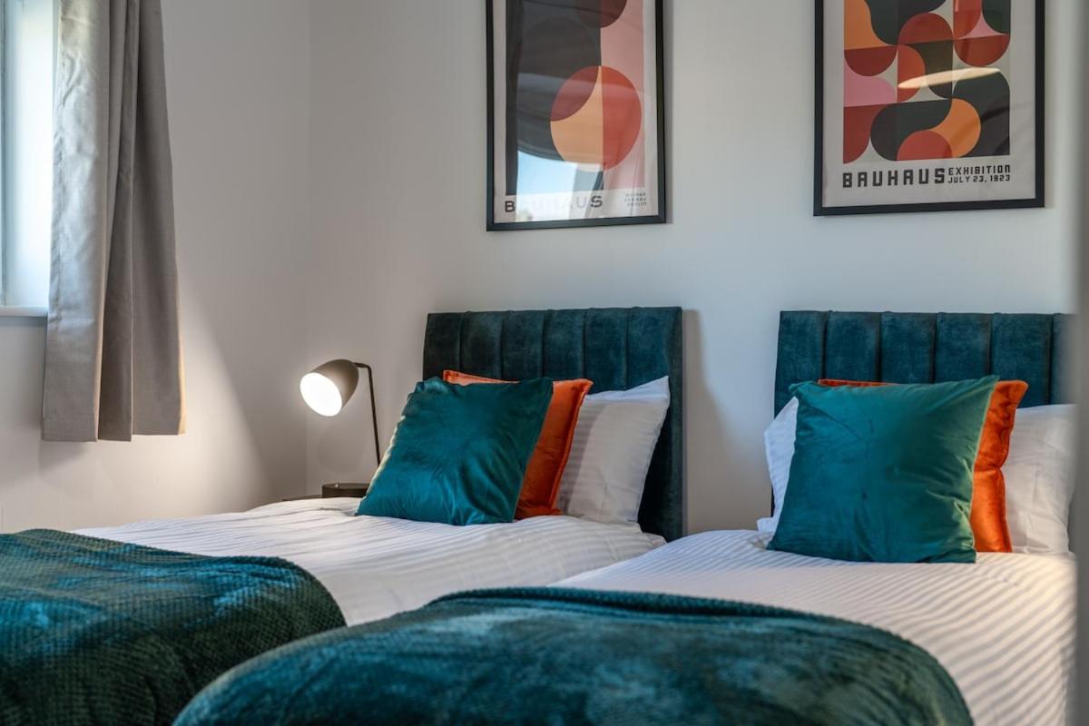 Modern Comfort 2BR Flat for 5 Central & Quite - B&B Hatfield