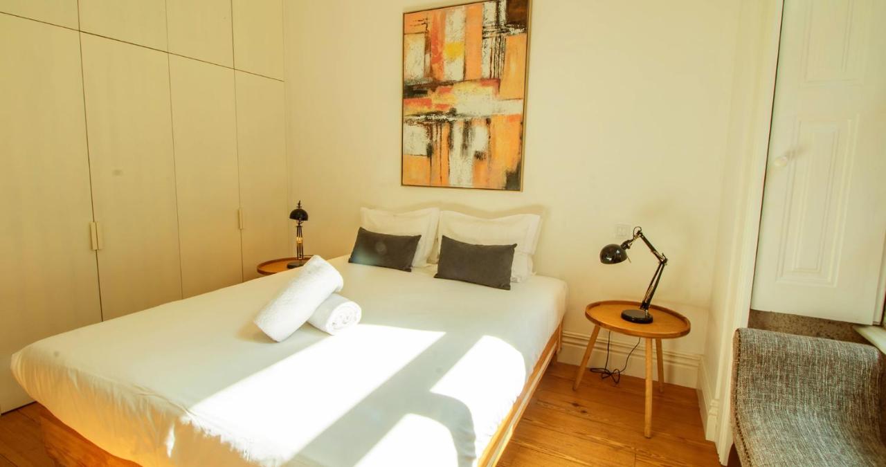 Three-Bedroom Apartment - Rua Mouzinho da Silveira, 18
