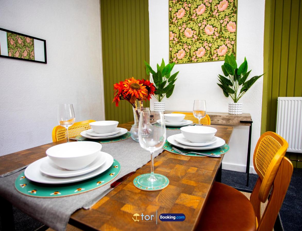 Large 3BR Home Parking Newport Long Stays - B&B Newport