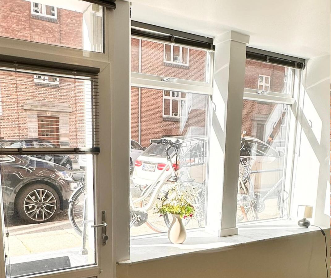 59m2 Aarhus Lejlighed i Gadeplan med Parkering lige udenfor - B&B Århus