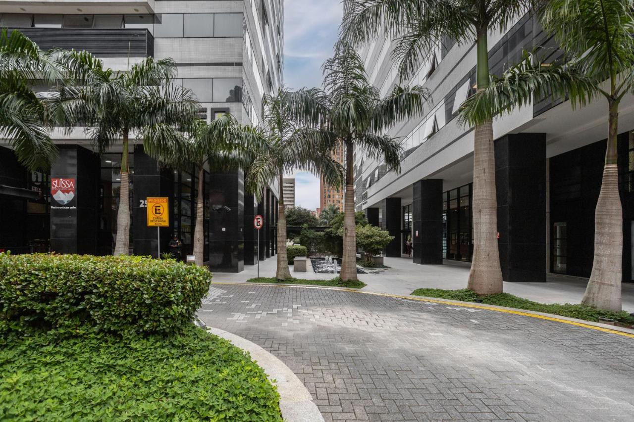 Apto com Piscina e Academia 2 Quartos Ar Condicionado no Centro Cívico com Garagem - B&B Curitiba