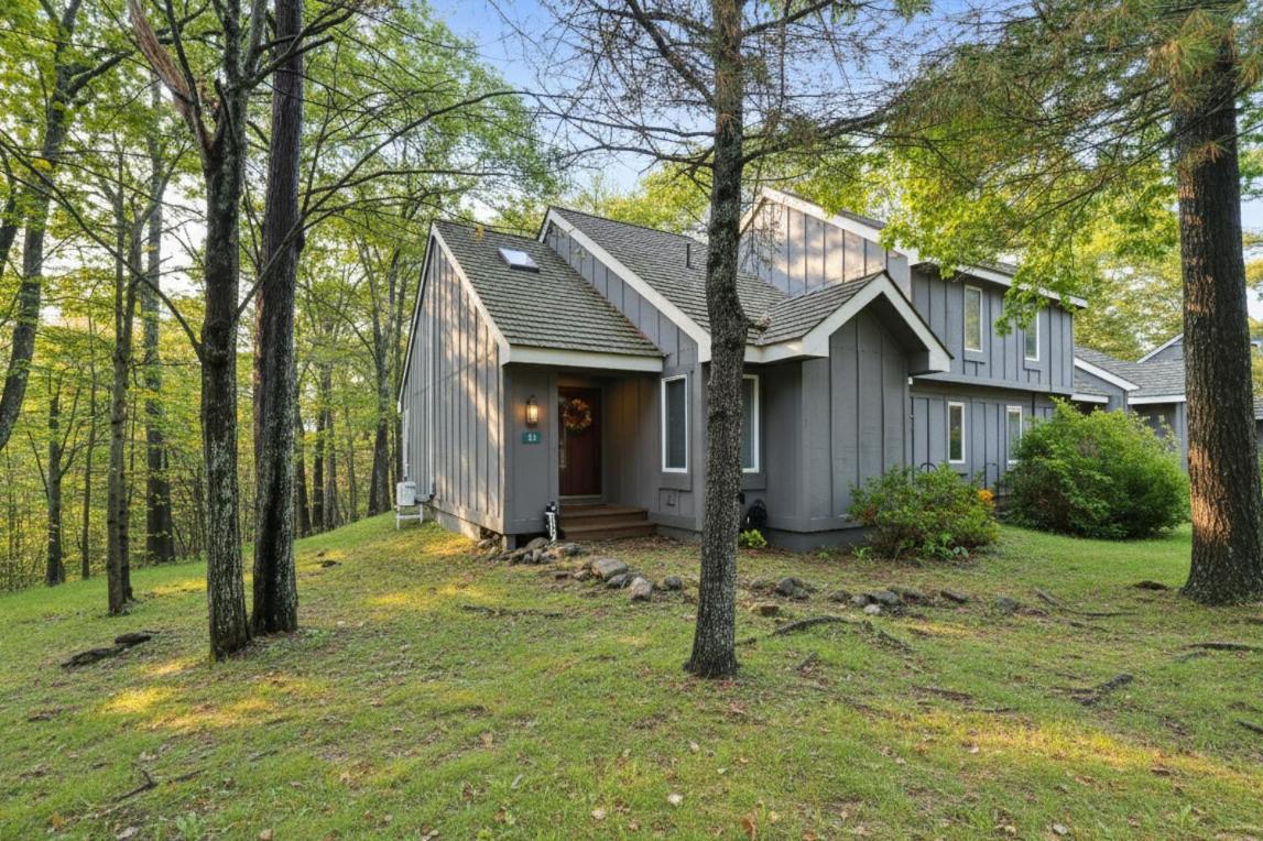 Cozy 2BR Townhouse with Mountain Views & BBQ - B&B Lake Harmony