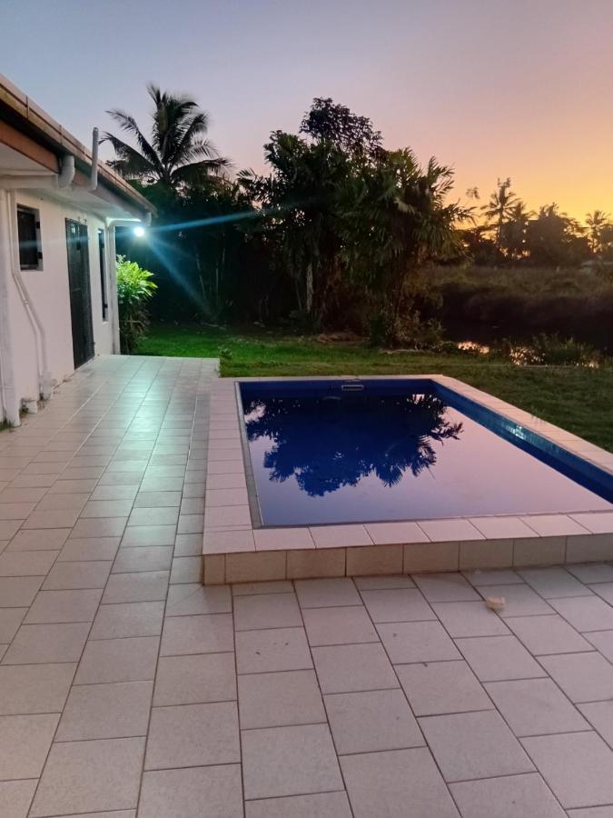 Large 4 Bedroom 7 Bed Villa in Sonaisali Rd, Nadi - B&B Naidi