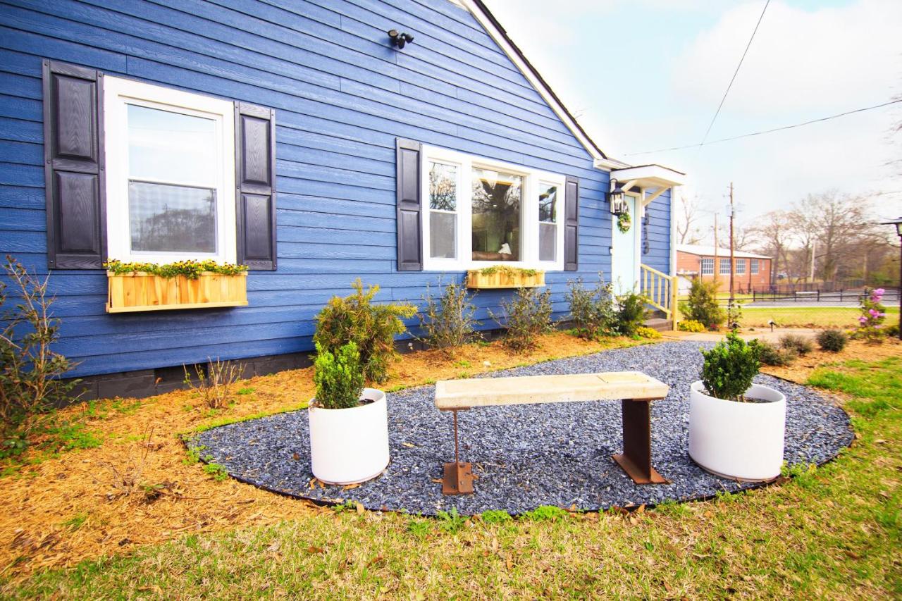 Airport Lounge Retreat HGTV Design Near Atlanta Airport - B&B Atlanta