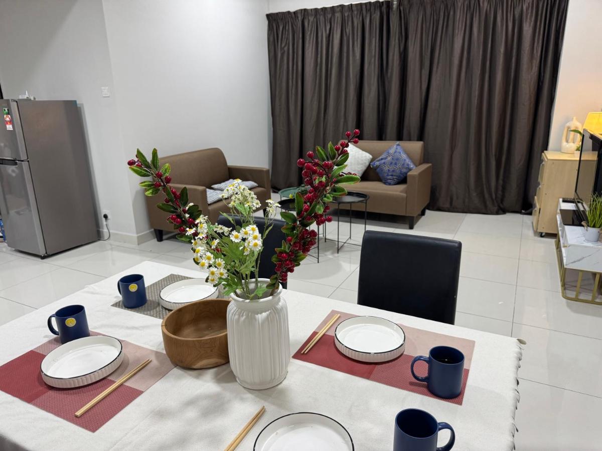 Regalia Near Subway KLCC 8PAX 2Room 2Bath - B&B Kuala Lumpur