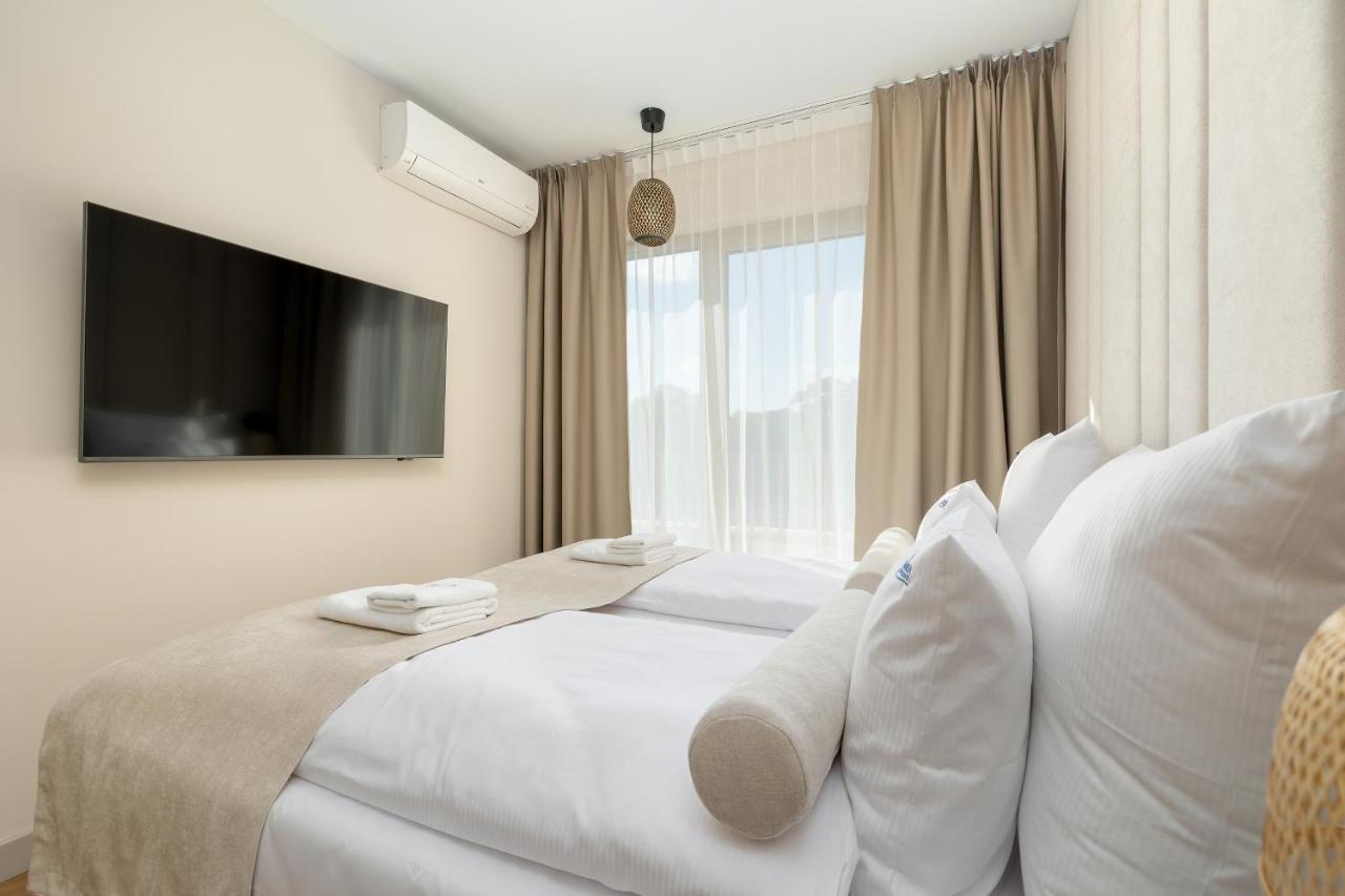 One-Bedroom Apartment with Balcony – B410