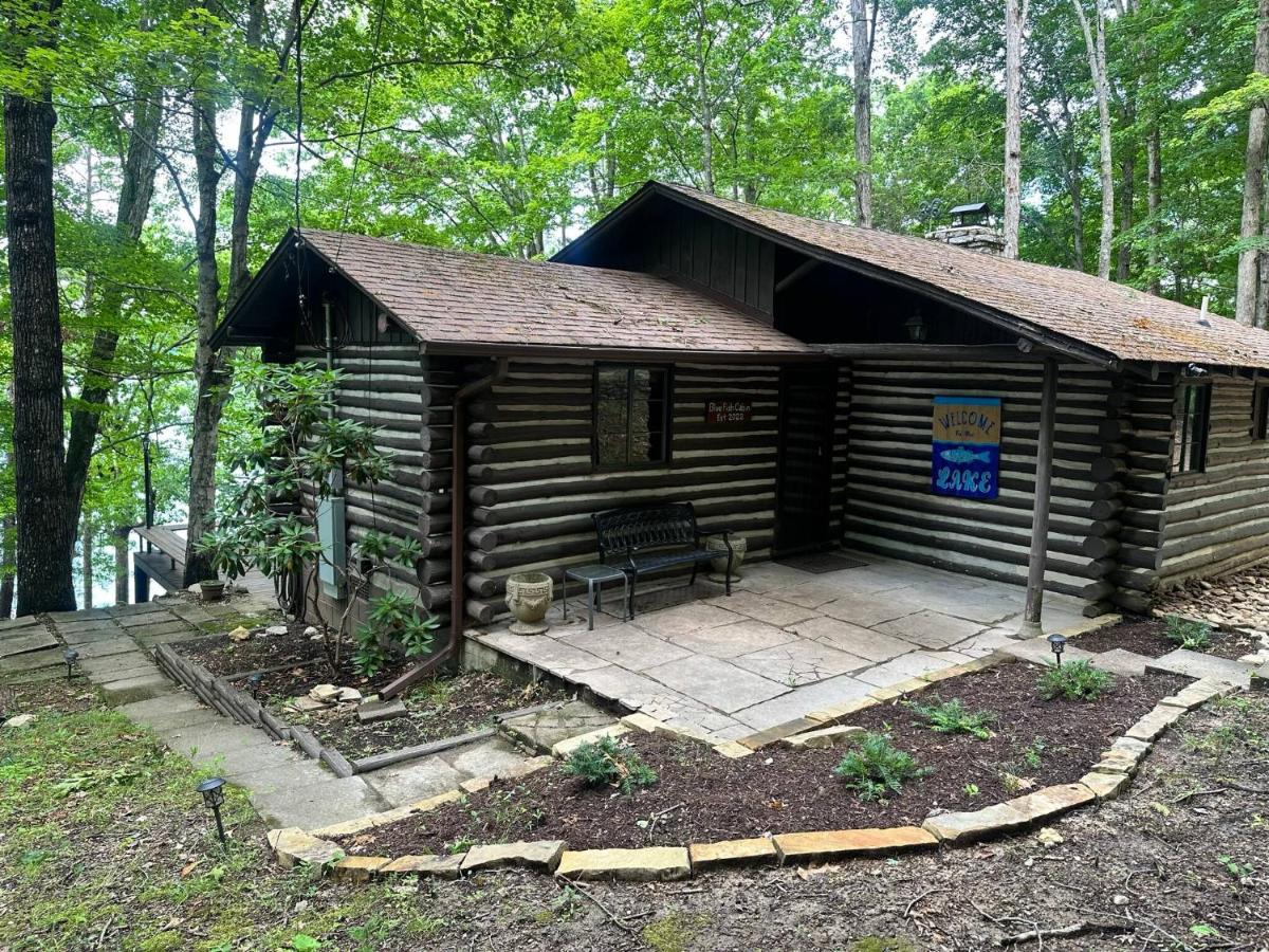 Blue Fish Cabin – Your Lakeside Getaway Awaits - Bed and Breakfast Andersonville